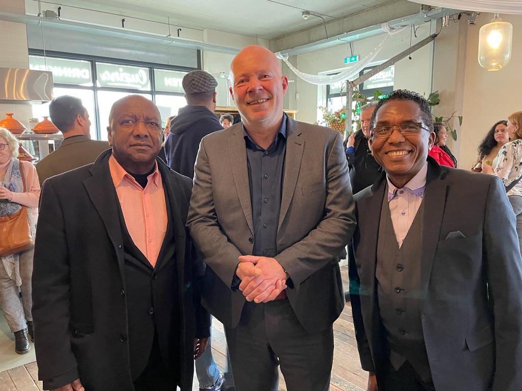 RobertSimonsLR's tweet photo. In Tuinenhoven (IJsselmonde) is de 23e Wijkhub geopend. Goeie plek, ingetrokken bij het wijkrestaurant dat veel IJsselmondenaren al kennen. Overheid dichtbij, zichtbaar en benaderbaar, voor vragen en ideeën, daar gaat het om. https://t.co/HVMkNZFvBE