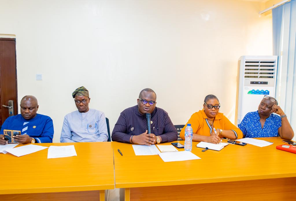 Lawma_gov's tweet photo. The Managing Director/CEO of Lagos Waste Management Authority (LAWMA), Mr. Ibrahim Odumboni, in a bid to strengthen communication and foster a better work environment, today, engaged in a productive workers’ forum with staff members at the agency's HQ in Ijora Olopa, Lagos. https://t.co/jfkCCj077P
