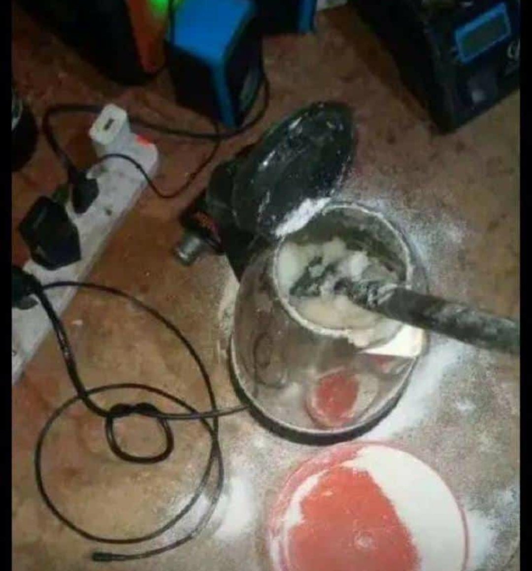 NewLyrics7's tweet photo. Narinziko nabonye mbyinshi ariko ibibyo birandenze peuh 🤣🤣🤣🤣 https://t.co/VHnkuJZJNT