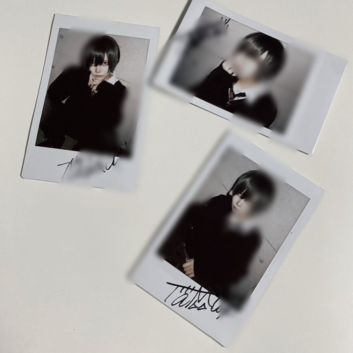 【🎁プレゼント企画✨】

ブレザーチェキサイン入りを【抽選で3️⃣名様】にプレゼント‼️
　
⚠️応募条件💡
1️⃣本アカウントと <a href="/mercuro_info/">🎌マーキュロ🎌</a>のフォロー✅
2️⃣本ツイートのRT🔁

当選連絡は <a href="/mercuro_info/">🎌マーキュロ🎌</a>から行いますのでDM解放お願いします🙇‍♂