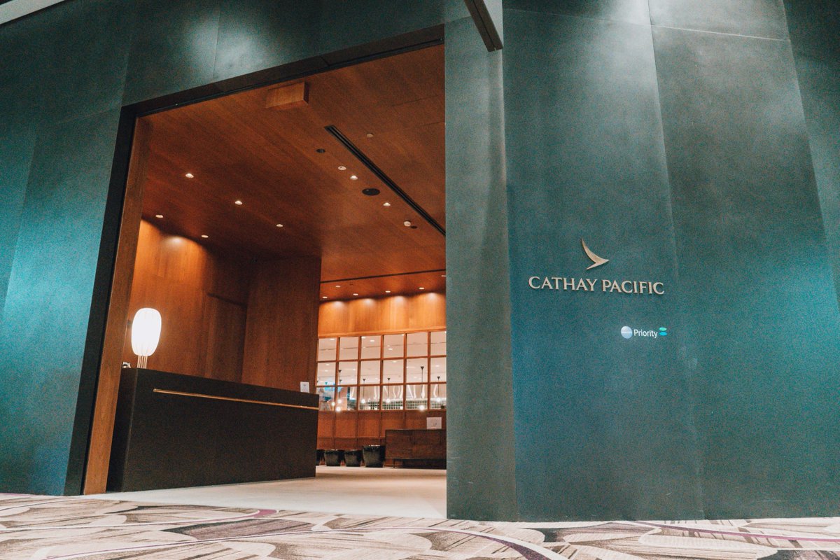 Cathay Pacific’s lounge at Terminal 4 has reopened! RT if you’re looking forward to using this lounge 🤩 https://t.co/D5maXouxbt