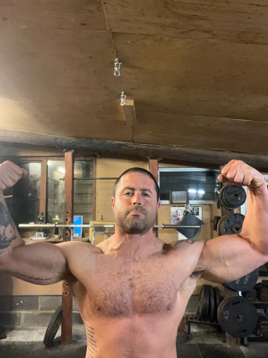 Tattedmuscle001's tweet photo. A little early morning flexing! Keep smashing it #muscle https://t.co/9L4a9DdoK9