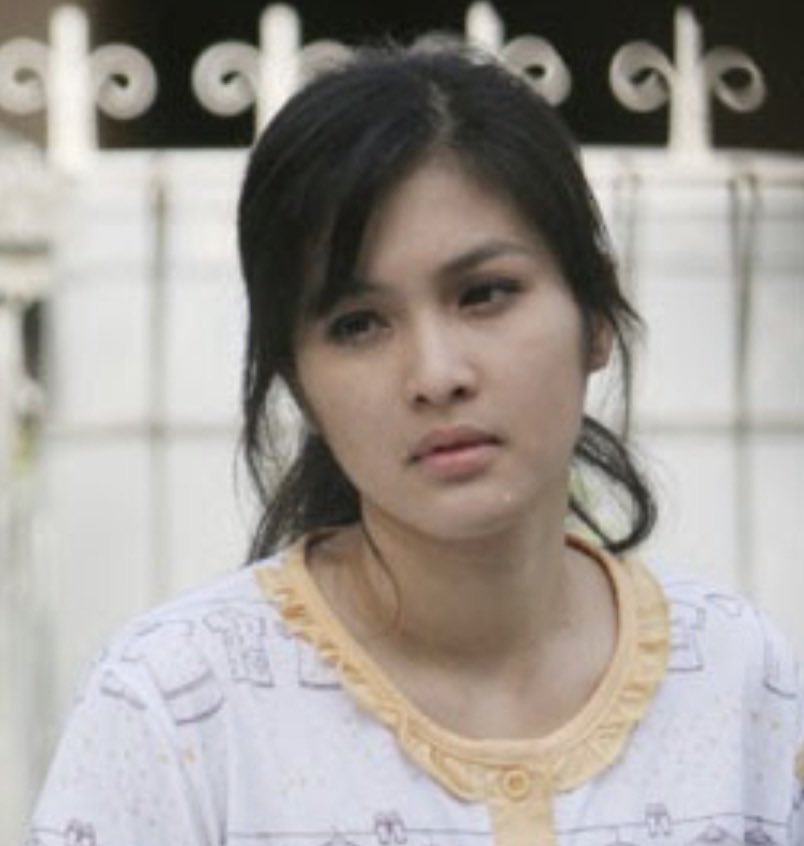 Ngefans sama mbak ini udah lama terus hari ini ketemu lagi syuting masa pangling banget???