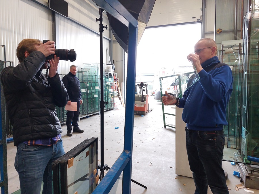 #BOBMakingOf De Glascentrale

‘Alles wordt te duur, niet leuk meer’, zegt Arno Spierings. ‘De offertes van nu zijn niet te vergelijken met die van jaren geleden.’ De oplossing voor deze ellende is volgens Arno super simpel...
➡️ Lees het in zakenmagazine BUSINESS vanaf 21 maart!
