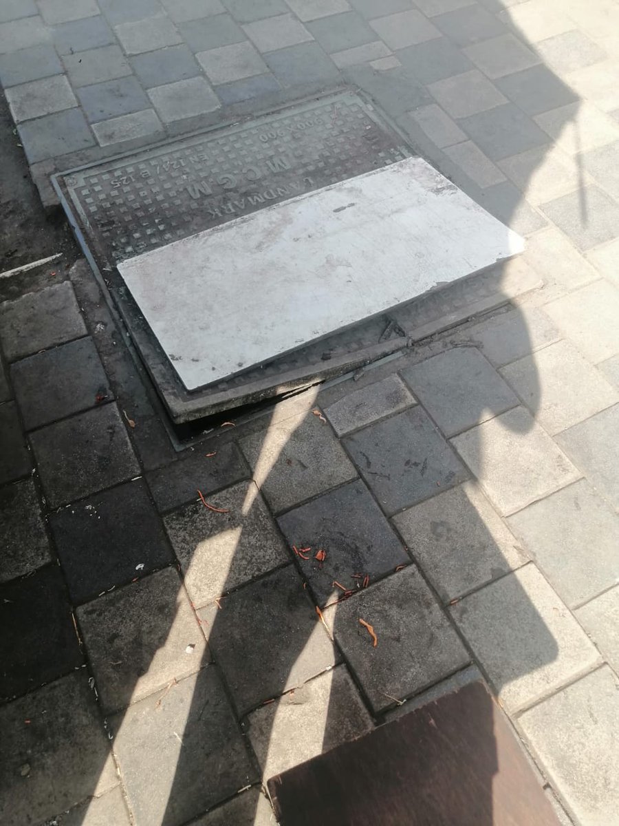 rohitrawal166's tweet photo. @mybmc @mybmcWardKE 
सदर रोडवरील गटाराचे झाकण तुटलेले आहे. एक नागरिकांचा जीव जाता-जाता वाचला आहे. कृपया त्वरित कारवाई करावी.

Add: येवले चहा समोर,पिनाकल बिझनेस पार्क,महाकाली रोड ,अंधेरी पूर्व https://t.co/igmL3HT2ke