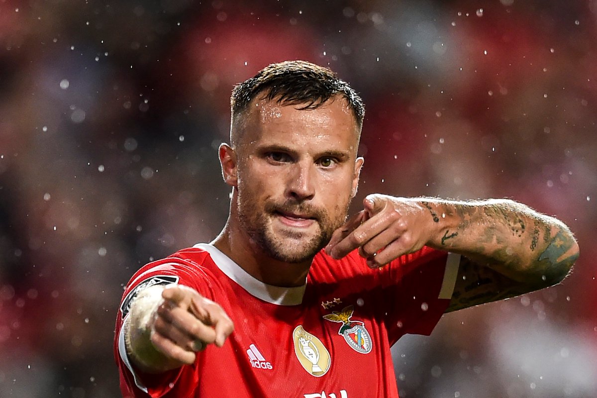 UEFAcom_de's tweet photo. 3⃣1⃣ - Happy Birthday, Haris #Seferovic! 🎂🥳🎁 https://t.co/kHLoDHIuiM