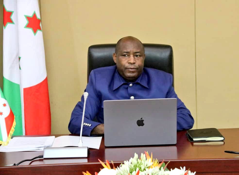 RTNBurundi's tweet photo. #Burundi: Le Conseil des ministres se réunit au palais @NtareHouse sous les auspices du Chef de l'État @GeneralNeva. 11 points sont à l'ordre du jour. https://t.co/VhJ6EgjPcG