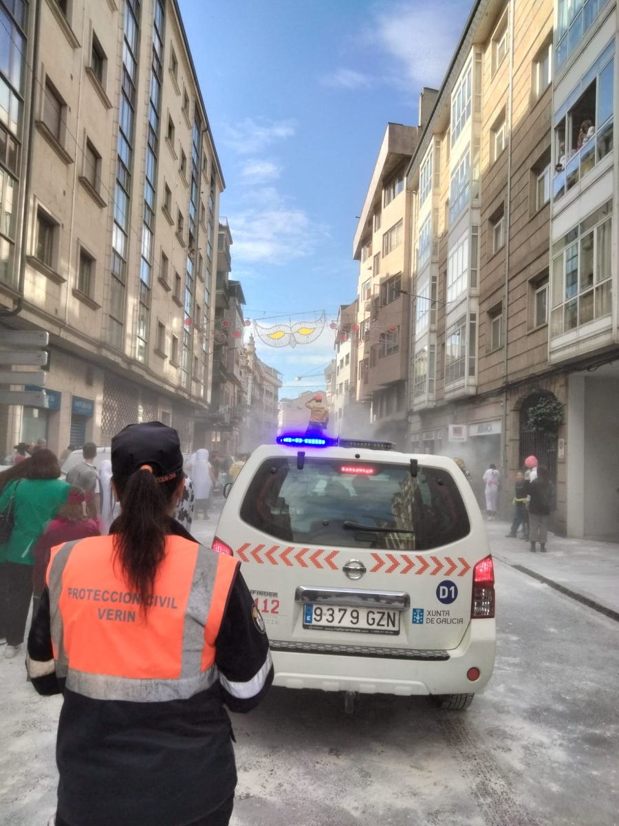 PCVerin's tweet photo. Rematamos o @Entroidoverin 🥳🎊
Moitas grazas ós voluntarios de @PCVerin @AVPCFerrol @PCivilCoruna #AVPCAGudiña #PolicíaLocal @concelloverin @guardiacivil e ó equipo do #GALI do @112Galicia pola súa axuda.
Gran traballo! 👏👏👏
https://t.co/4J1ZRyHaPH https://t.co/IeOEEMfl22