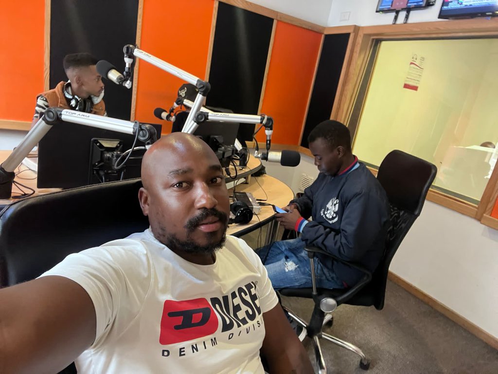 King_kokisa_'s tweet photo. #Camagu
Dj Kafi and fly Squad earlier on at Pheli Fm https://t.co/yOGFKbCc9x