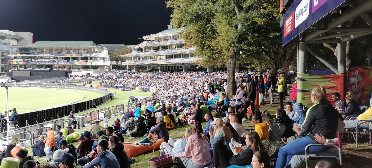 The turn-out for the #MomentumProteas and women's cricket in general has been so great to see 🥲 #T20WorldCup