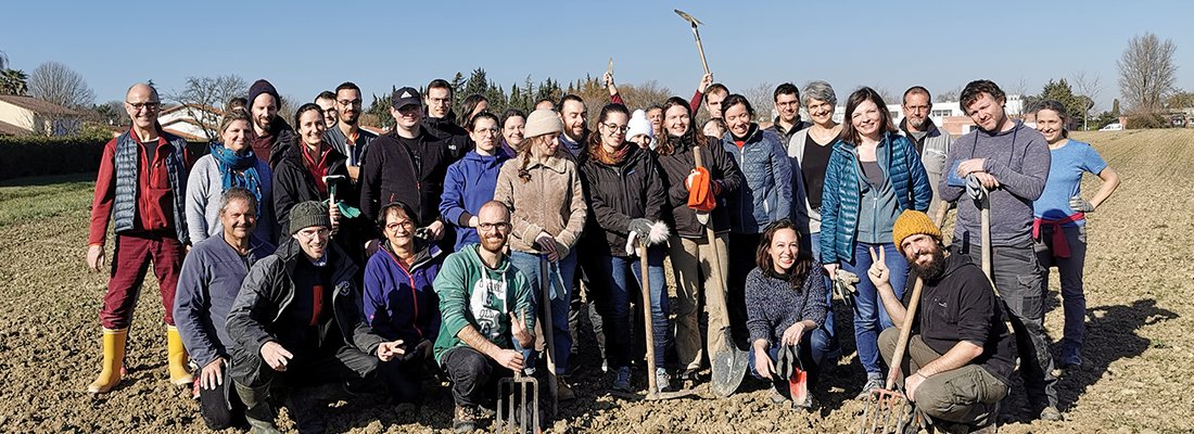 INRAE_Tlse's tweet photo. [#RSE #environnement] Retour sur le chantier participatif qui a mobilisé une 6⃣0⃣aine d'agents du centre pour la reconstruisons d'une trame verte afin d'accueillir une plus large #biodiversite  🐝🌼🌿

➡️https://t.co/kDCaJXx8eW https://t.co/J8hNw1gyLv