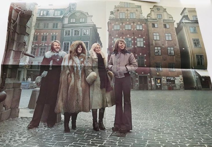 ABBA in Stockholm, old town called Gamla Stan! Stockholm is just always worth a visit ❣️🧳🇸🇪!
@Abba #gamlastan #Stockholm #Abbathemuseum
 #Agnetha #ABBA
