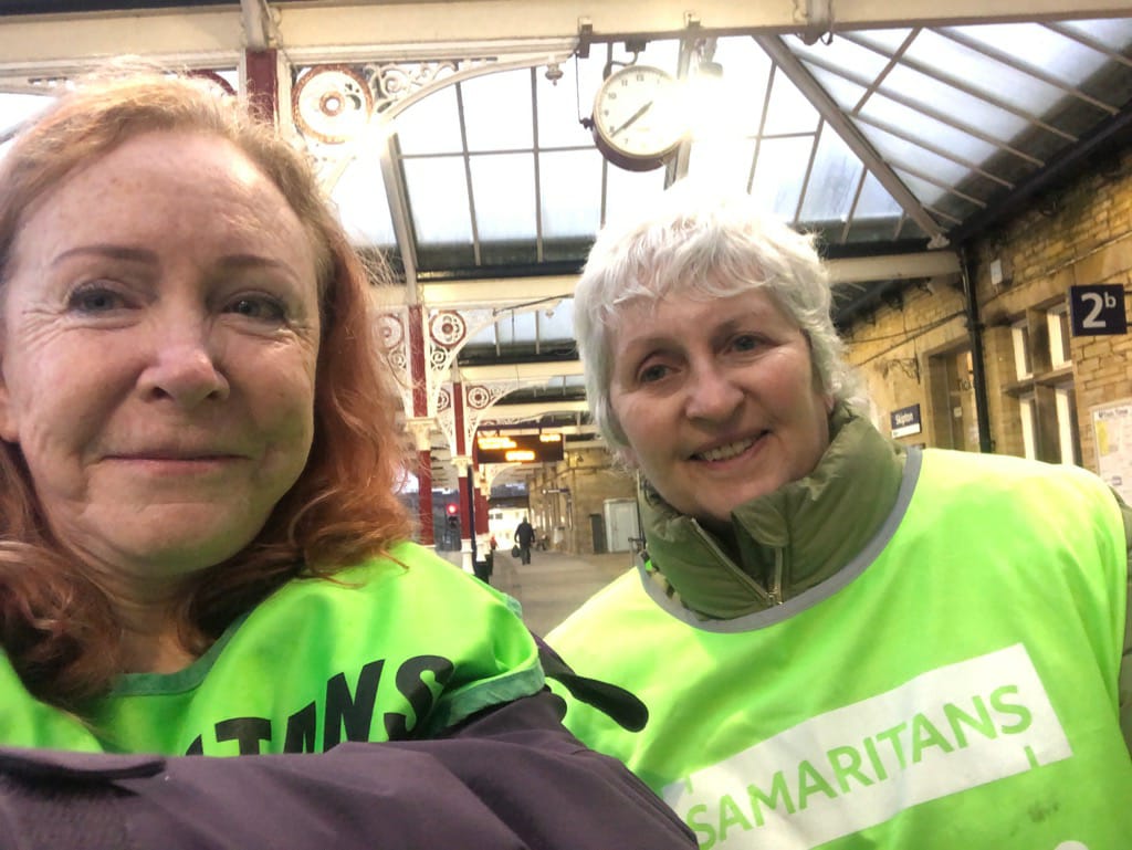 This week, @samaritans are relaunching the #SmallTalkSavesLives campaign, so our volunteers have been chatting to commuters at local railway stations. Remember, if you're worried about someone, reach out and start a chat. It could make a huge difference.