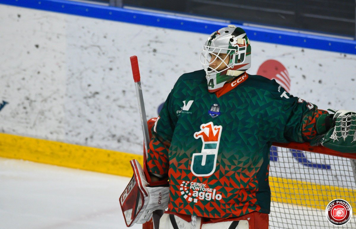 LigueMagnus's tweet photo. Tout proche de réaliser un blanchissage hier soir avec @les_jokers face aux Rapaces de Gap, le portier francilien Antoine Gilbert a effectué un nombre de 4⃣8⃣ arrêts durant la rencontre 🤚🚫

Très belle prestation du gardien français de 22 ans 👏

#SLMHockey https://t.co/L6VAwZpBKk