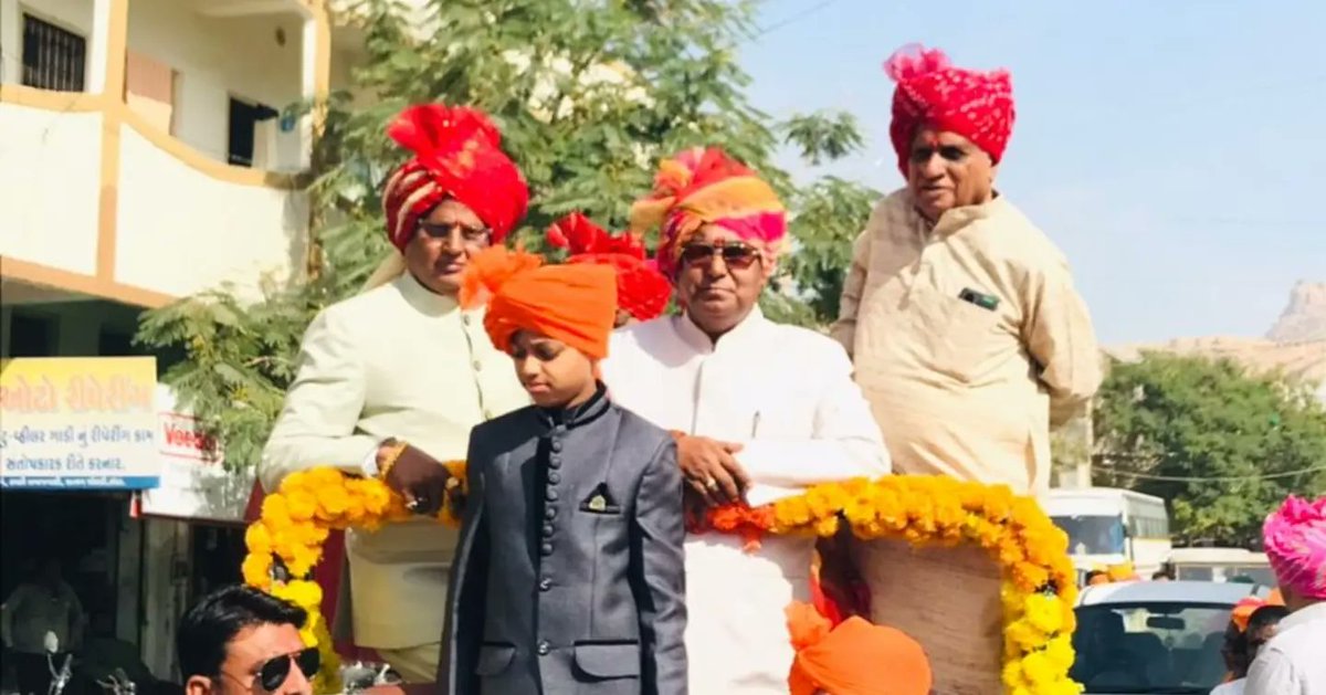 Dipsinh_Rathod's tweet photo. ભારતીય ઇતિહાસના દિવ્ય પુરુષ હિન્દૂ હૃદય સમ્રા��� વિદેશી આક્રમણ વખતે ભારતીય સંસ્કૃતિના રક્ષણ કરવાના હેતુ થી આજીવન સંઘર્ષ કરનાર મહાન યોદ્ધા શ્રી મહારાણા પ્રતાપનુ આજે ઇડર નગરપાલિકા દ્વારા ��િલોડા ત્રણ રસ્તા ઉપર ભવ્ય પ્રતિમાના અનારાવણ પ્રસંગે ઉપસ્થિત રહેવાનુ સૌભાગ્ય પ્રાપ્ત થયુ. https://t.co/TiubFXx5Fe