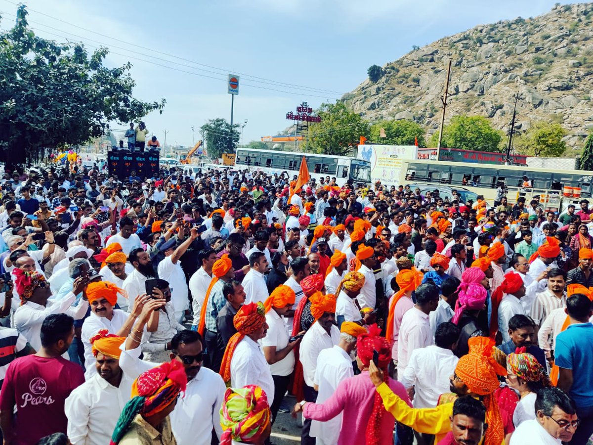 Dipsinh_Rathod's tweet photo. ભારતીય ઇતિહાસના દિવ્ય પુરુષ હિન્દૂ હૃદય સમ્રા��� વિદેશી આક્રમણ વખતે ભારતીય સંસ્કૃતિના રક્ષણ કરવાના હેતુ થી આજીવન સંઘર્ષ કરનાર મહાન યોદ્ધા શ્રી મહારાણા પ્રતાપનુ આજે ઇડર નગરપાલિકા દ્વારા ��િલોડા ત્રણ રસ્તા ઉપર ભવ્ય પ્રતિમાના અનારાવણ પ્રસંગે ઉપસ્થિત રહેવાનુ સૌભાગ્ય પ્રાપ્ત થયુ. https://t.co/TiubFXx5Fe