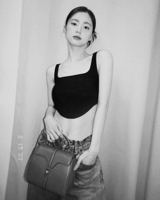 rpziyoung's tweet photo. Beautiful, the definition that can be seen.  I know this is an exaggeration but this little bag makes me beautiful in many positions Celine gives a lot of beauty in it.  I think you guys will like what I used too. https://t.co/ceMRsFLDCL