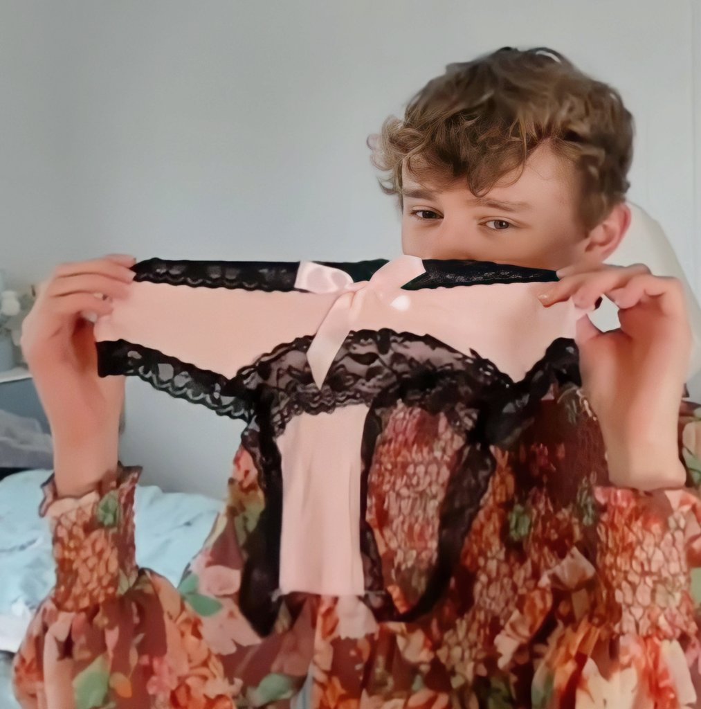 Oh my!! 😲😲😲😲 When!? When!? When!? When!? When!?When!? 
😅✌️I look desperate??😅yes,I am✌️...when!? when!? when!?🤣😂😂 But, when!? #lingerie #boy