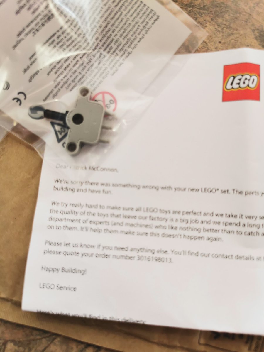 macpLB's tweet image. Thanks @LEGO_Group. Great customer service. Faulty part on my son's latest but a quick and easy replacement. One very happy son. #lego