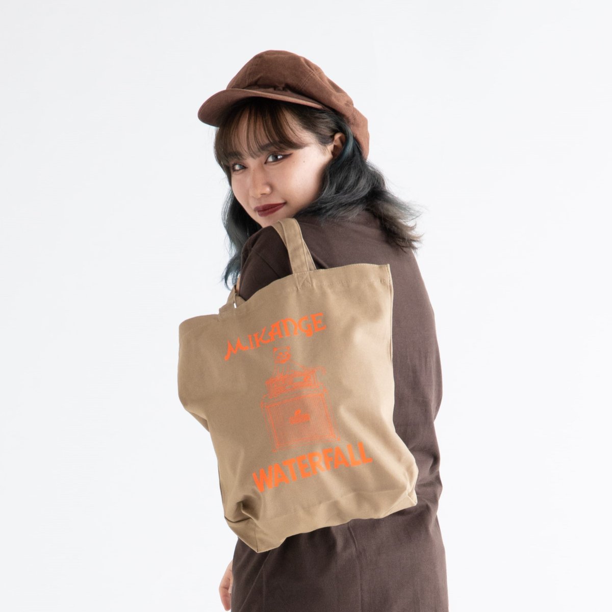 WATERFALL1989's tweet photo. 【「WATERFALL #錦糸町パルコ 3F期間限定店」夜21時まで営業しています】
本日『#猫の日』のお供に♪
同階にお菓子 #PXSTORE コスメ #ローズマリー☆
#コスメ も #お菓子 も入る
「#ネコ #ロック #アンプ& #レゲエ #トートバッグ」
https://t.co/7be22CtLyN
#錦糸町 #東京スカイツリー #亀戸 #浅草 https://t.co/UzmZOv8HeO