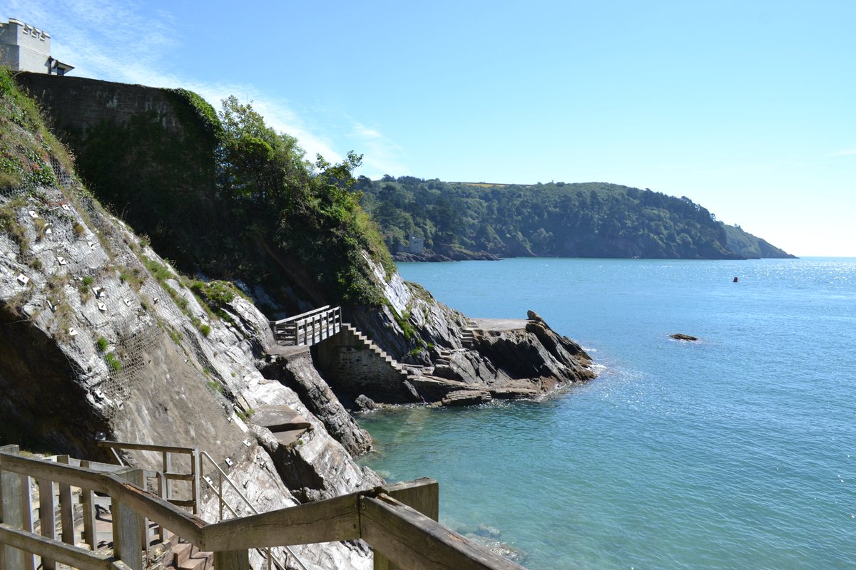 A small, relatively wild, shingle & pebble Dartmouth beach that’s easy to miss but certainly one of our firm favourites! Castle Cove is a secret little haven with beautiful views🌊#YearOfTheCoast2023 

Find out more 👉 bit.ly/3XIQsua