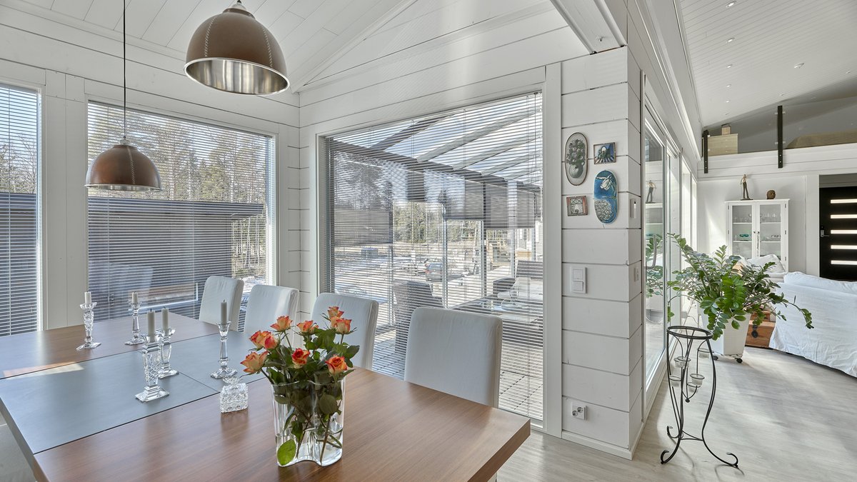 huella_zero's tweet photo. Toda nuestra madera es suministrada por el prestigioso fabricante finlandés Kuusamo Log Houses. #Kuusamo ha obtenido las aprobaciones técnicas europeas ETA-13/0294 y ETA-11/0207 que dan derecho a la marca CE en sus productos.
#casademadera #casasdemadera #biopasiva #sostenible https://t.co/zIq5wTCPgR