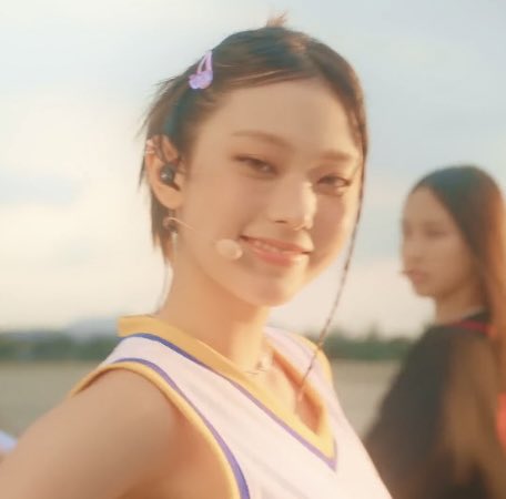 NewJeans Central on Twitter: "RT @haerinxpics: HAERIN KANG EVERYONE"