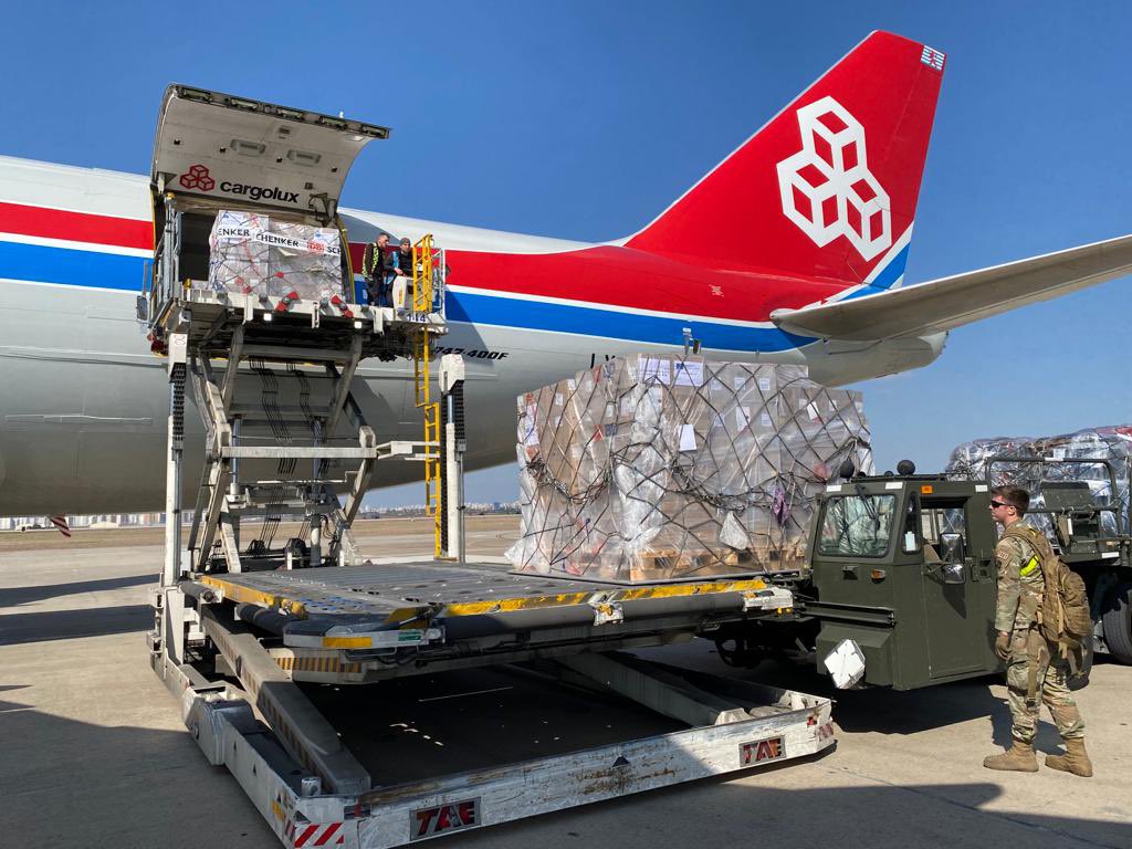 22 Feb following the #earthquake, #Luxembourg all-cargo carrier <a href="/Cargolux_Intl/">Cargolux Airlines</a> landed in #Türkiye carrying over 20t of medical equipment donated by 🇱🇺 
<a href="/cooperation_lu/">Luxembourg Aid & Development</a> <a href="/eu_echo/">EU Civil Protection & Humanitarian Aid 🇪🇺</a> 
🇱🇺🤝🇹🇷