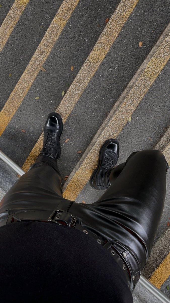 ootd leather pants with boots
#leather #leatherpants #leathermen #boots #bootsmen #ootd