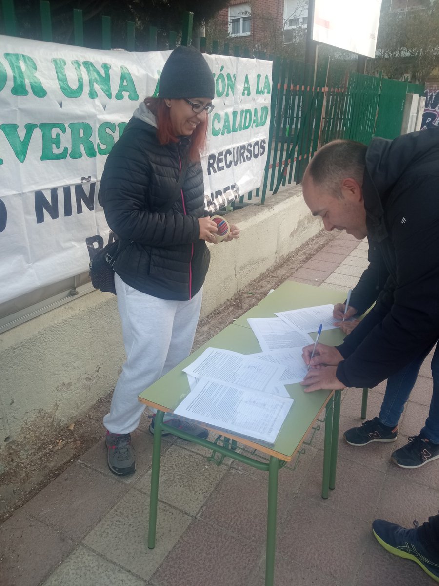 BatallonFete's tweet photo. https://t.co/GpDILKOB8W
Firma la petición por más recursos de atención a la diversidad para el CEIP Seseña y Benavente https://t.co/3spLlukVMt