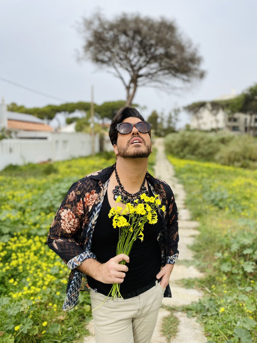 SamMrBigbang's tweet photo. Flowers 🎶 Mi nueva cover se viene ya
#Flowers https://t.co/g3EV3e7ALy