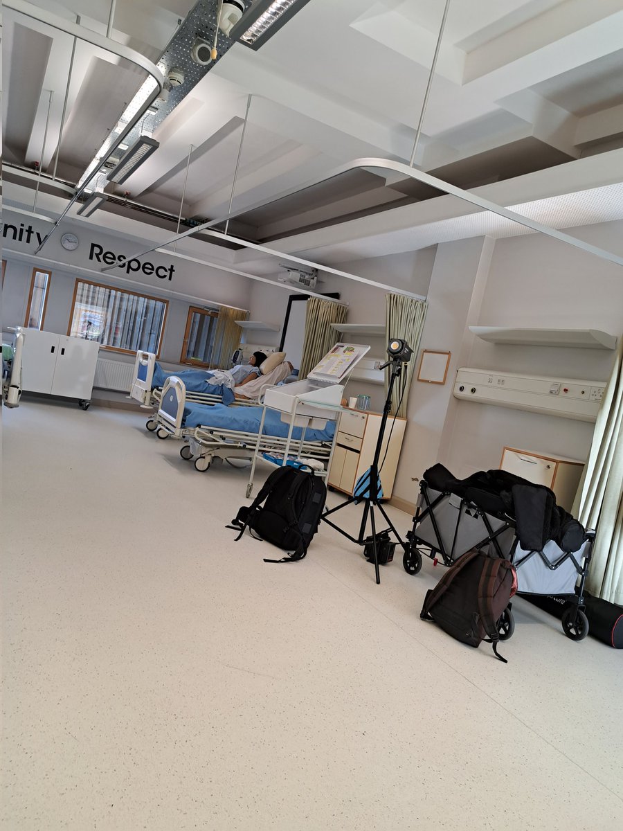 2024Nursekelly's tweet image. Photo shoot time. I did not realise I'd be the future face of @UobNursing when I volunteered. I hope my chins can be cropped out.. #onlyliveonce #outofmycomfortzone #bereyt