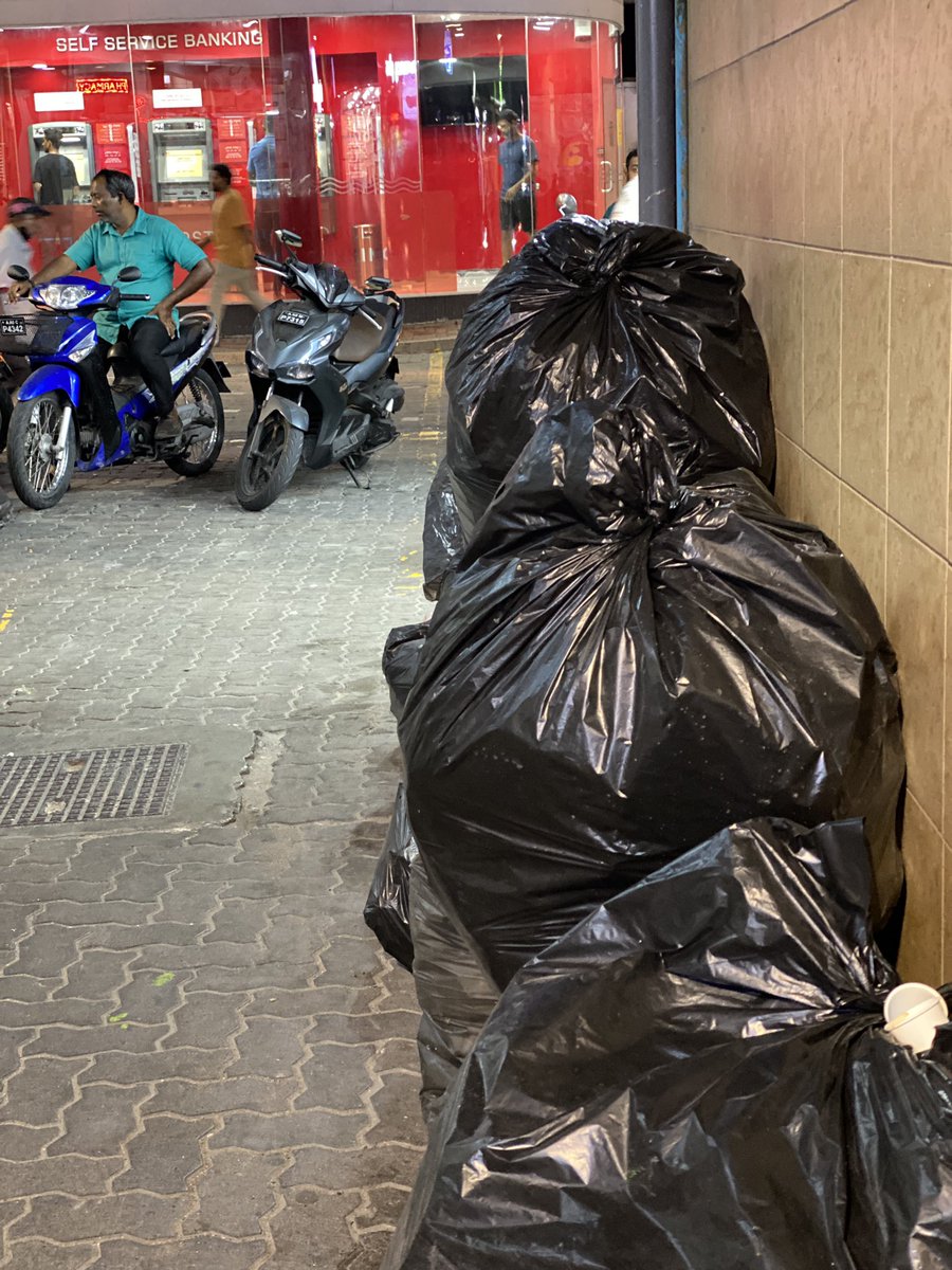 frodo_3962's tweet photo. 2 hafthaa vanee mihaaru. Meen evves muassasaa akah gulhaigenves gosgenves mikamakaa alhaeh nuli. Ehenveema dhen amilleya thaa mikan hallu kuran mijeheny @MaleCitymv @MMuizzu @PoliceMv @M_Hameedh https://t.co/WibTC2nmBl