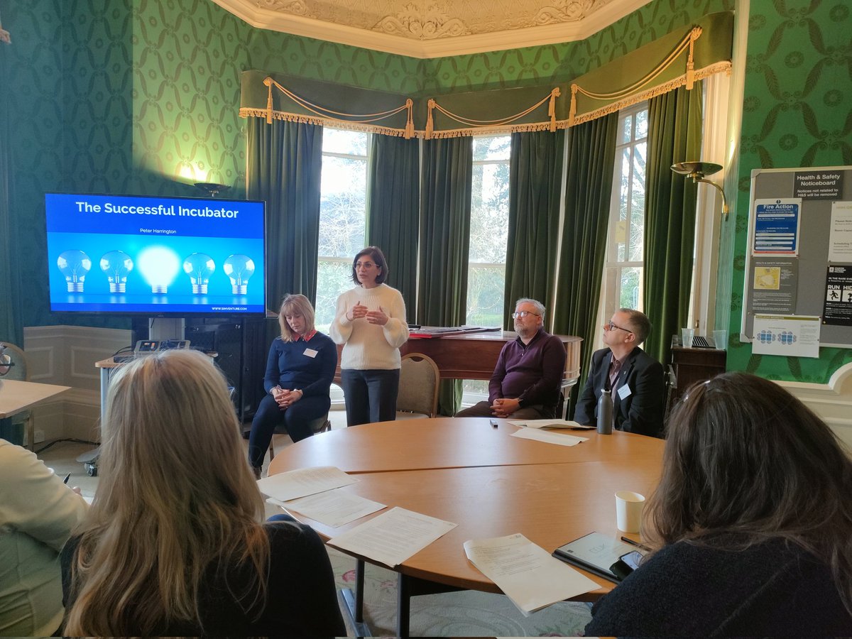 nigeladams's tweet photo. @patuopedm @EEUK @DrPaulJackson @oxford_brookes This #EEUK event has already started well with several people explaining the diverse enterprise education activities going on at @oxford_brookes. I will try to tweet top tips, Pat. https://t.co/NiCjhmHutu