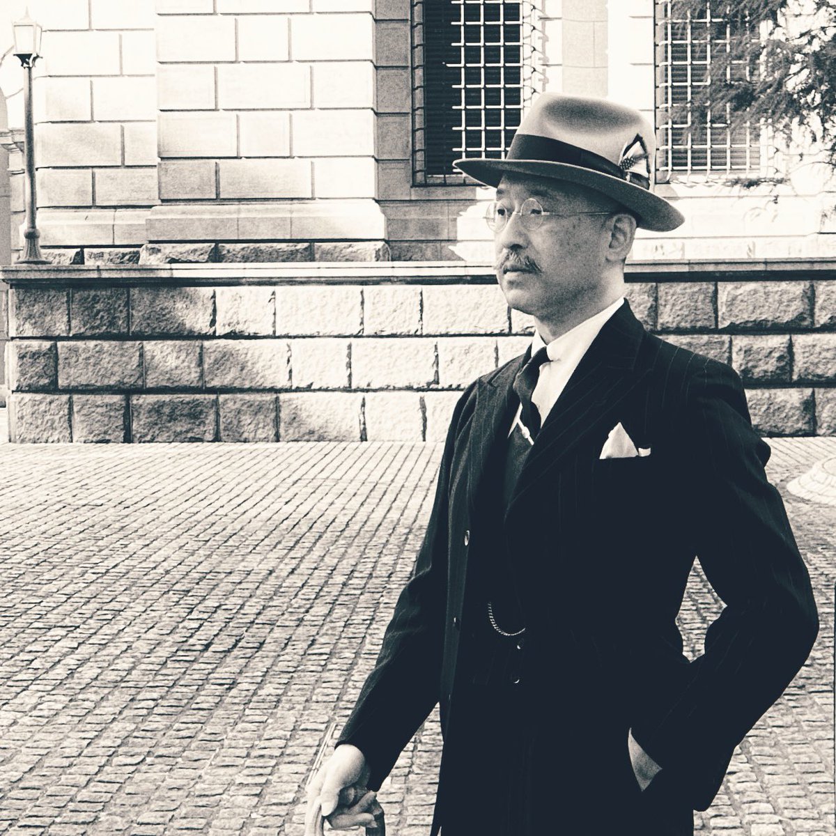 モノクロのスタイル画像。 スーツ:1930年代英國製ヴィンテージ #1930s
