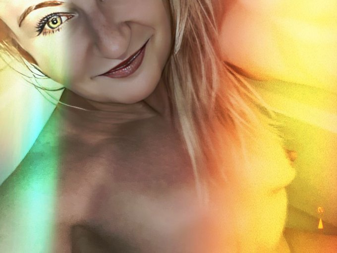 I'm online right now on skyprivate (live skype show). my private profile: https://t.co/0iwKKTzpil Please<a href="/tag/camgirl"class="tags"><span>#camgirl</span></a>