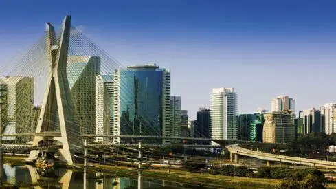 صنع نهضة البرازيل وجعلها الاقتصاد السابع عالميا  وانقذ بلاده من الانهيار فكافئته بالسجن والإقصاء !!!...