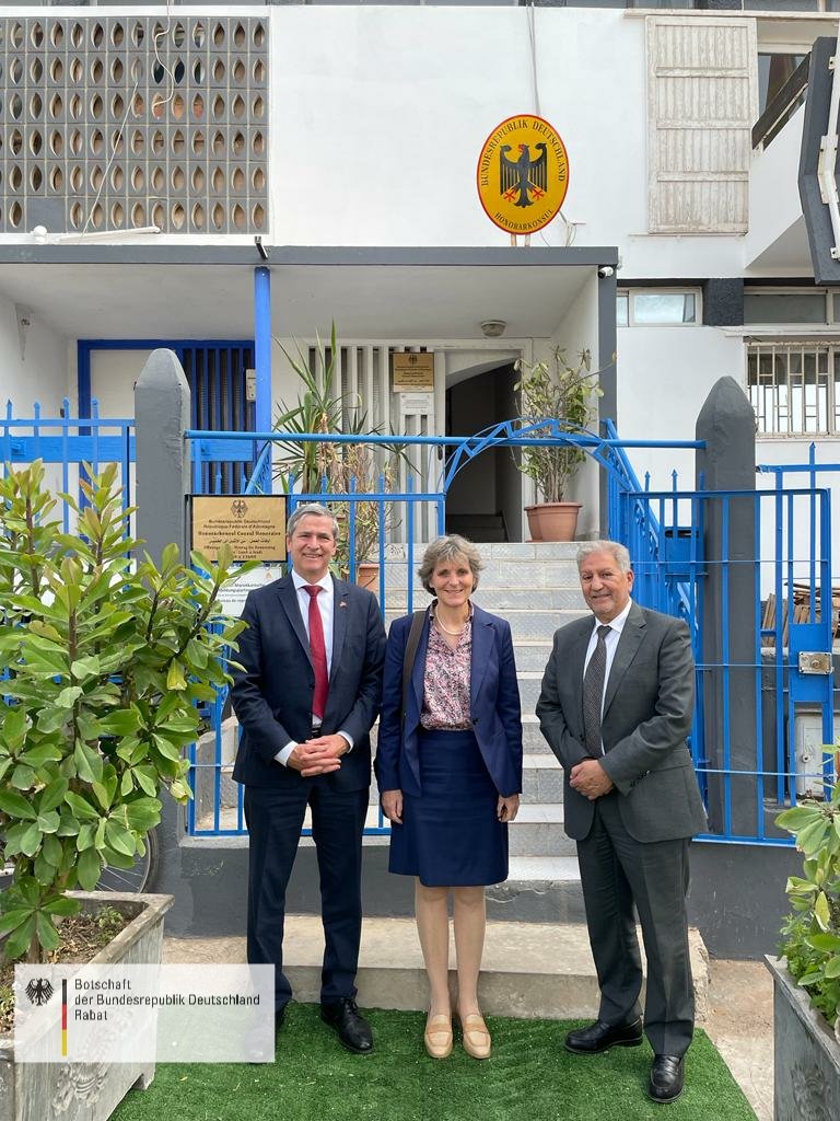 GER_in_Morocco's tweet photo. More than 30 years in service of our bilateral relations 🇩🇪🤝🇲🇦 "Shukran Jazilane" to Germany's #Honorary_Consul in #Souss_Massa, @ChoufaniHamza.
#Agadir #Souss_Massa 
#أكادير #سوسماسة https://t.co/ytIeZfYDQi