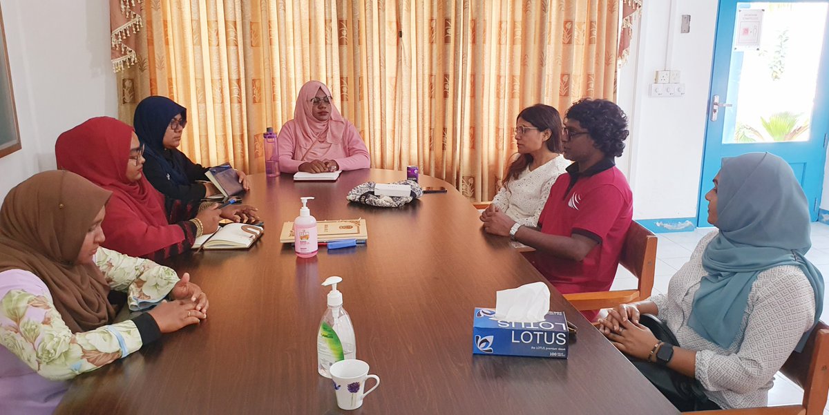 broadcomMV's tweet photo. ޅ. އަތޮޅު ތަޢުލީމީ މަރުކަޒާ ބައްދަލުކުރެއްވުން – 22 ފެބްރުއަރީ 2023

މި ބައްދަލުވުމުގައި ކޮމިއުނިޓީ ބްރޯޑްކާސްޓިންގ ތަޢާރަފްކުރުމާ ގުޅޭ މަޢުލޫމާތުދެއްވި. ކޮމިއުނިޓީ ބްރޯޑްކާސްޓިންގ މެދުވެރިކޮށް ތަޢުލީމީ ދާއިރާއިން އަދާކުރެވޭނެ މުހިންމު ދައުރާ މެދުވެސް މަޝްވަރާކުރެއްވި. https://t.co/OLnDoG11XG