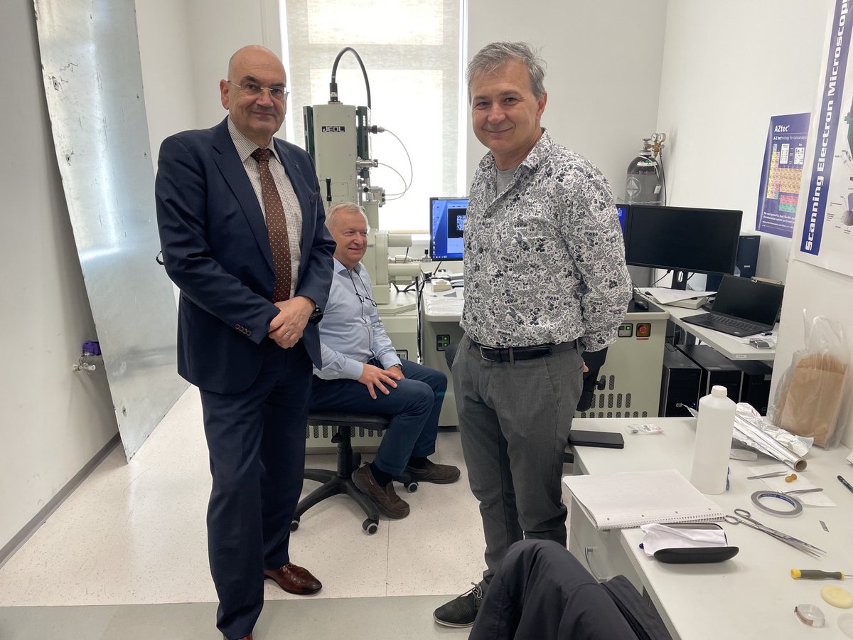 dr_drasko's tweet photo. Z obiska ⁦@sbrabruselj na @UNG_ungsi⁩ s #prorektor #Valant #EUprojekti ⁦@HorizonEU⁩ ⁦@EUeic⁩ ⁦@EUScienceInnov⁩ ⁦@ERC_Research⁩ ⁦@EUinSLO⁩ ⁦@kemijski⁩ ⁦@NIB_FITO_SI⁩ ⁦@ARRS_rfo⁩ ⁦@MVI_RS⁩ ⁦@MGTS_gov⁩ ⁦@mkrrSI⁩ https://t.co/hS5lEF0zmu