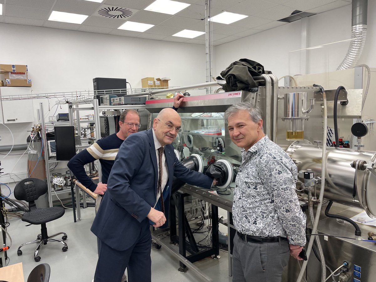 dr_drasko's tweet photo. Z obiska ⁦@sbrabruselj na @UNG_ungsi⁩ s #prorektor #Valant #EUprojekti ⁦@HorizonEU⁩ ⁦@EUeic⁩ ⁦@EUScienceInnov⁩ ⁦@ERC_Research⁩ ⁦@EUinSLO⁩ ⁦@kemijski⁩ ⁦@NIB_FITO_SI⁩ ⁦@ARRS_rfo⁩ ⁦@MVI_RS⁩ ⁦@MGTS_gov⁩ ⁦@mkrrSI⁩ https://t.co/hS5lEF0zmu