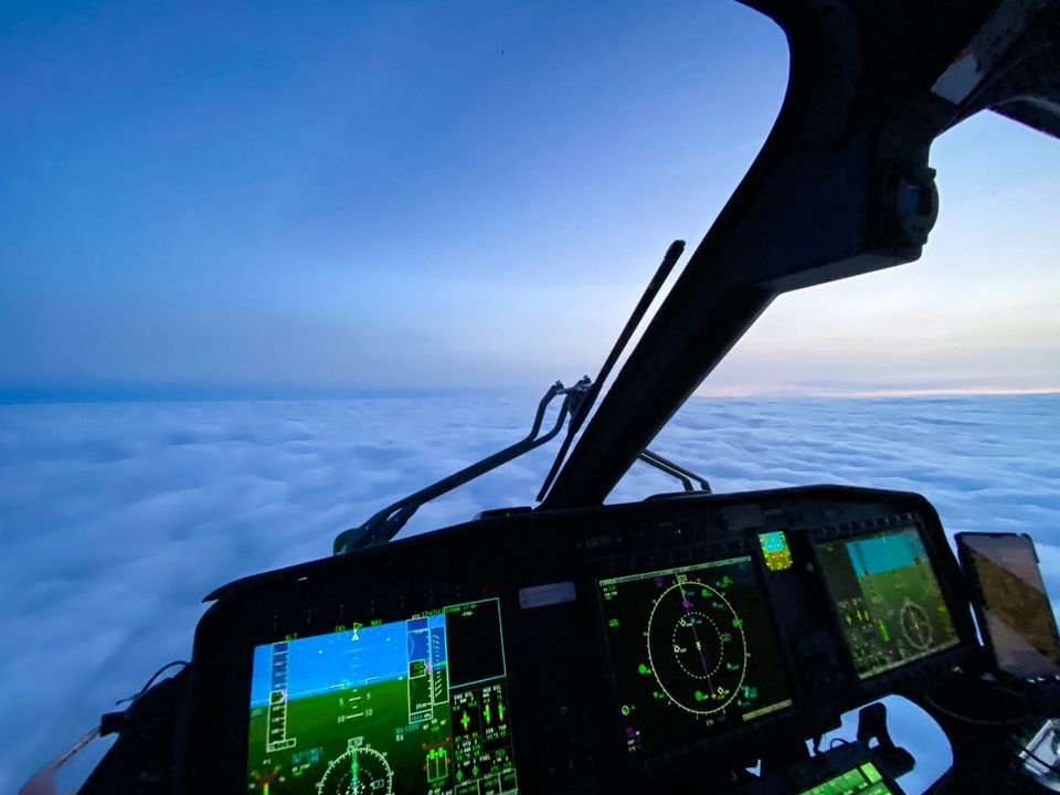 ChildrensAirAmb's tweet photo. Back-to-back missions 🚁

Yesterday, our crew worked alongside the clinical partner team @Embrace_SCH to safely complete two missions one after the other.

1st Mission - 33 mins. By road 1hrs 29mins. 
2nd Mission - 22 mins. By road 1hr 10mins
#KeepingHopeAlive https://t.co/piSPxuVBiE