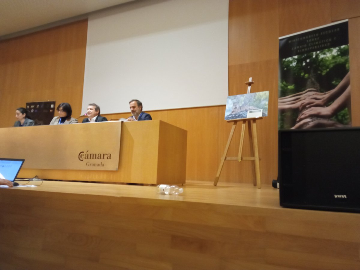 aguillenATC's tweet photo. Encantado de participar en estas iniciativas tan positivas como el Minicongreso sobre cambio climático y biodiversidad del IES @MadrazaLa . ¡Seguro que esta semilla germinará dando grandes investigadores! https://t.co/caRiyMnoy9