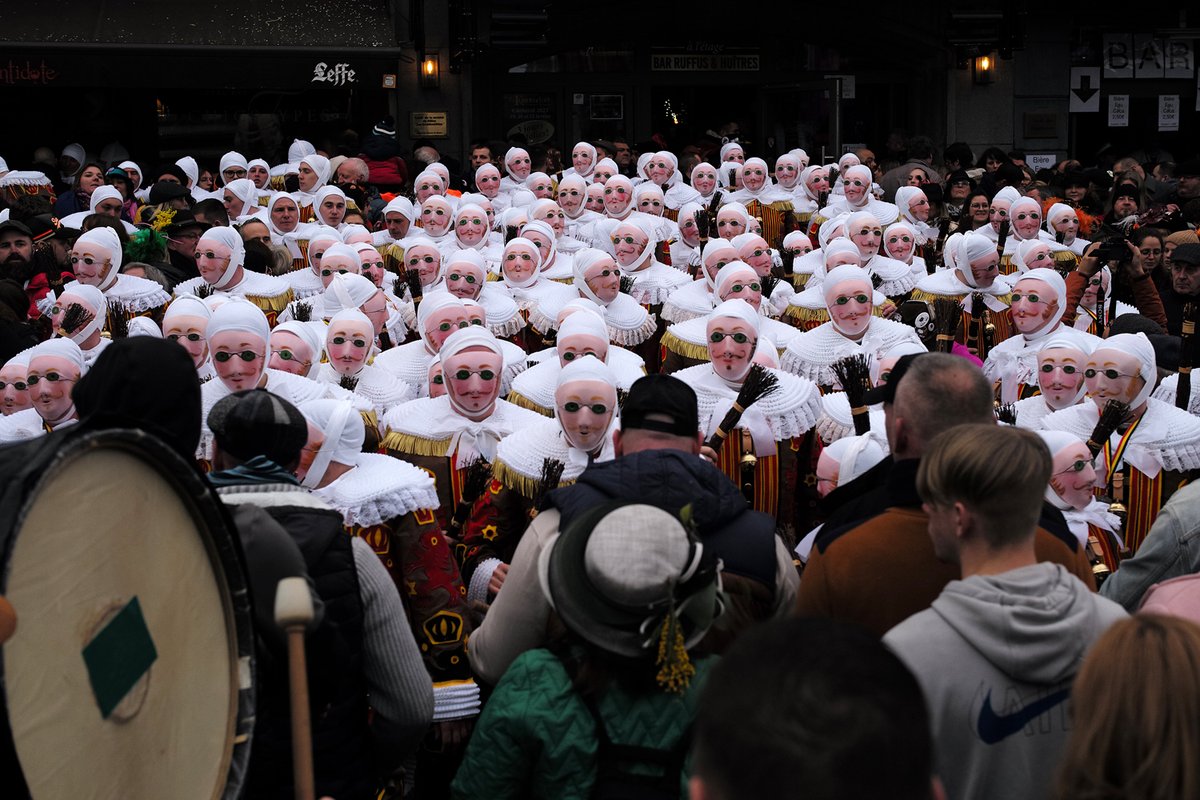 PierreRouanet's tweet image. Le retour, en images, des Gilles de Binche (B) après trois ans d’absence lavoixdunord.fr/1294524/articl… via @lavoixdunord #GillesdeBinche #Carnaval  #MardiGras #Belgique