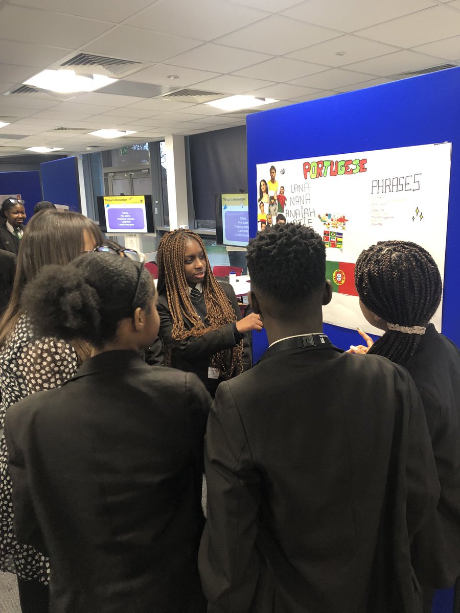 An excellent morning so far visiting <a href="/UniversityLeeds/">University of Leeds</a> as part of the Explore Languages programme. Poster presentation ✅ <a href="/RSch_class2025/">Roundhay Year 11</a> <a href="/RSch_Languages/">Roundhay Languages</a> #weareRoundhay