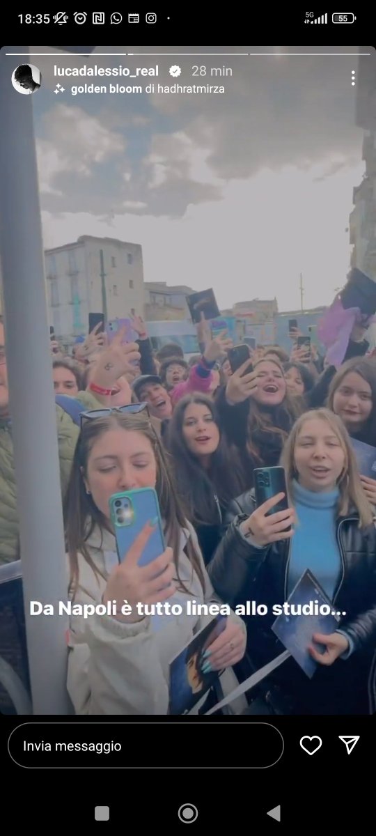 SerenityG_90's tweet photo. 💥"Non é venuto nessuno...", tuona #LDA: che succede a "#LDAinstore"?!?

Schiere di fan... Cantano #Quellochefamale... e il fenomeno pop del Big più giovane di #Sanremo2023 regna sovrano e indiscusso! 👑🎶💙 #NapolidaVivere 
(P.S.: "A #Carnevale ogni scherzo vale!") https://t.co/oyJU6exMcQ