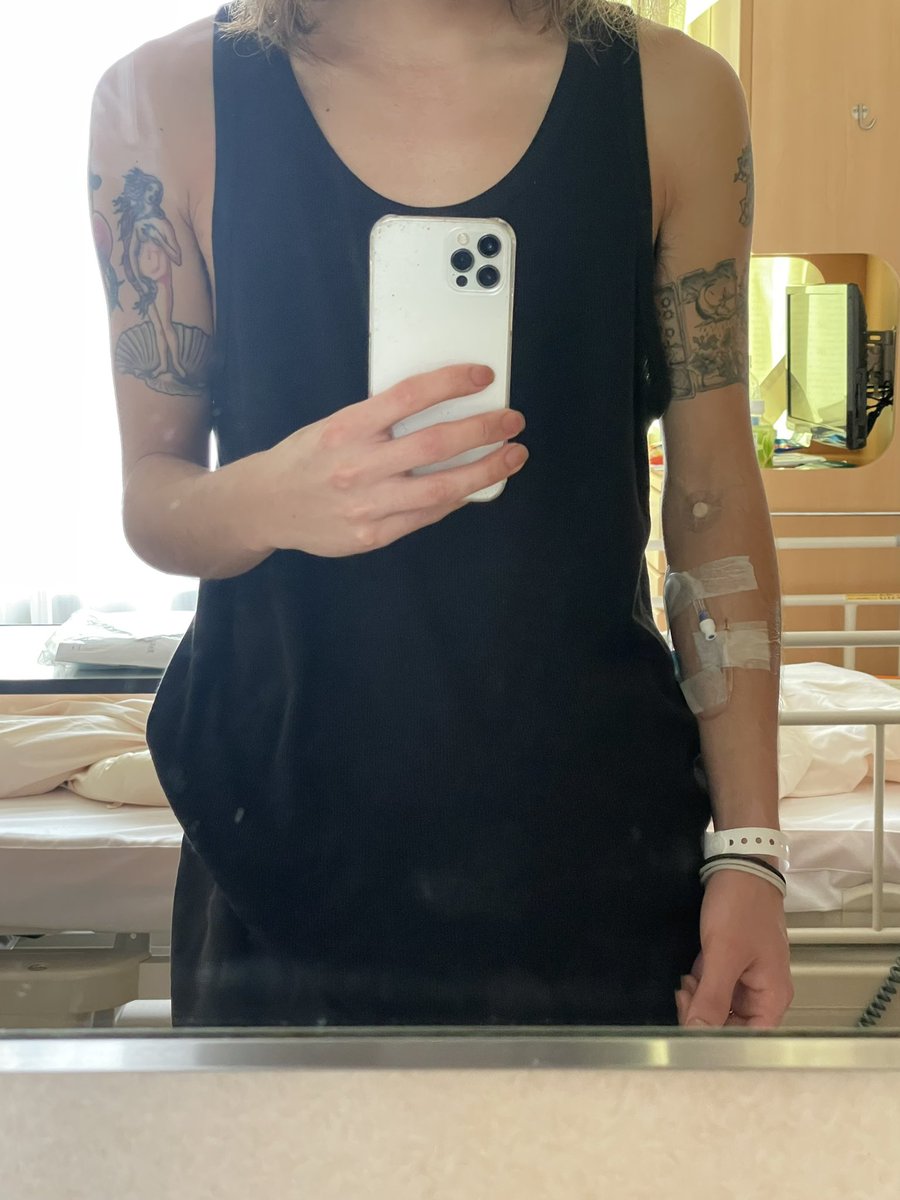 23fxxk's tweet photo. 1週間ほどあんなこんなで色々あってタバコを吸っていないのでこのまま禁煙できるのでは！？ https://t.co/7GQXmq40r2