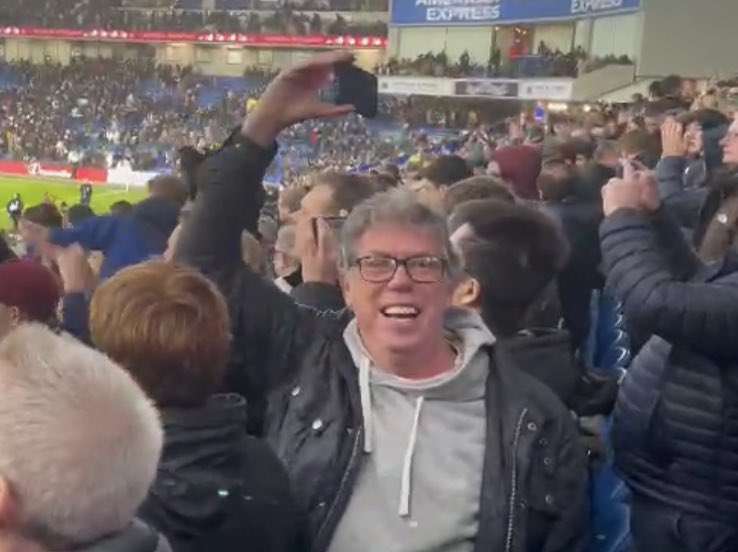 Lee_Simo89's tweet image. Can anyone confirm if this is Sean Gilder at the Fulham game Saturday, mate of mine is adamant it’s him but I’m not so sure. #seangilder #shameless #fulham