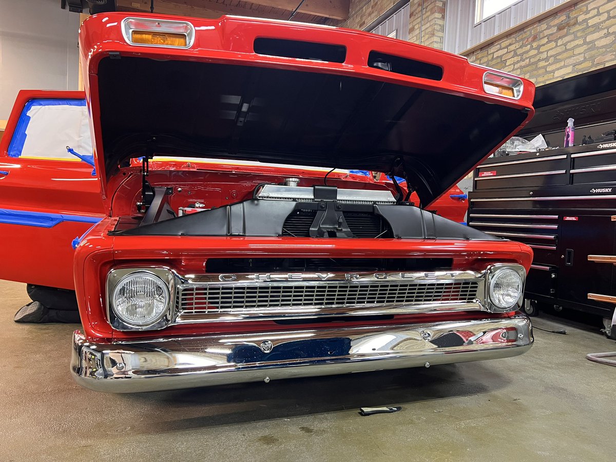 ZL1DER's tweet image. Dad’s 64 is at the finish line after a 3 year ground up restoration.  Heading to Detroit Auto Rama today!  #OneEthanol #Shortbox #FlexFuelInjected #E85