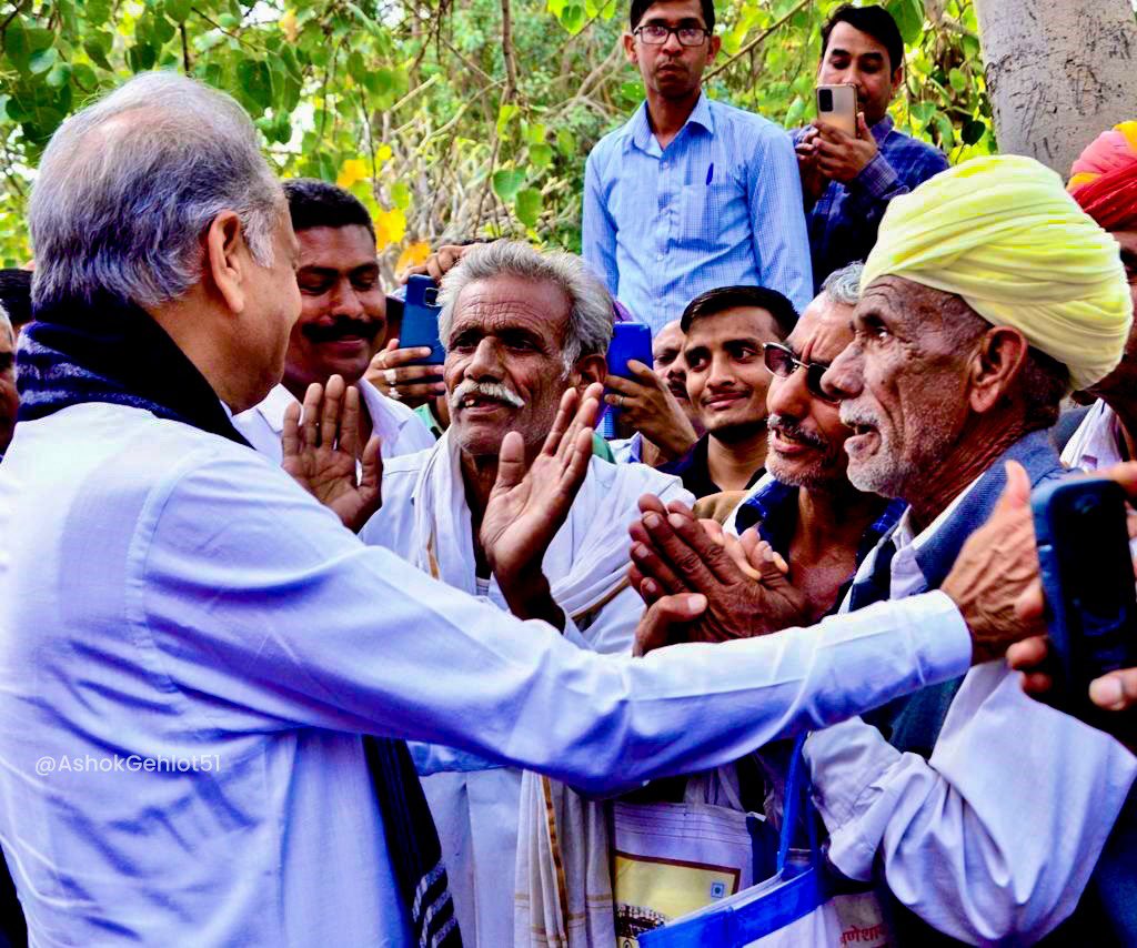ashokgehlot51's tweet photo. आपके भरोसे की ताकत मेरे पास है
मुश्किलें हल करते रहने का विश्वास है

सेवा ही कर्म-सेवा ही धर्म https://t.co/Hqac2TW25U